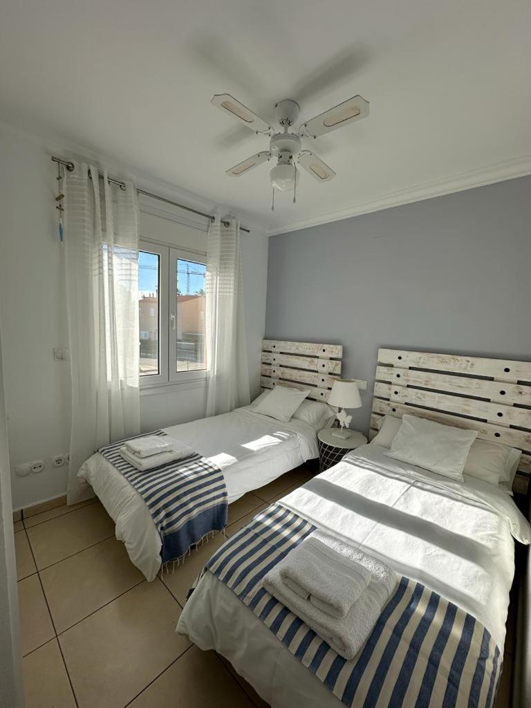 Ferienwohnung Oliva Nova Flat In Front Of Met Exterior foto